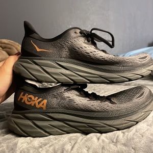 Clifton 8’s black and gold